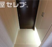 日当たりのいい明るい洋室。