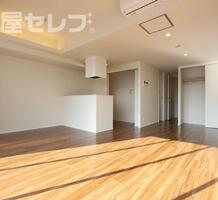 ※写真は同タイプ８０４号室の別部屋のものです。