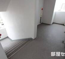 階段、廊下の様子です